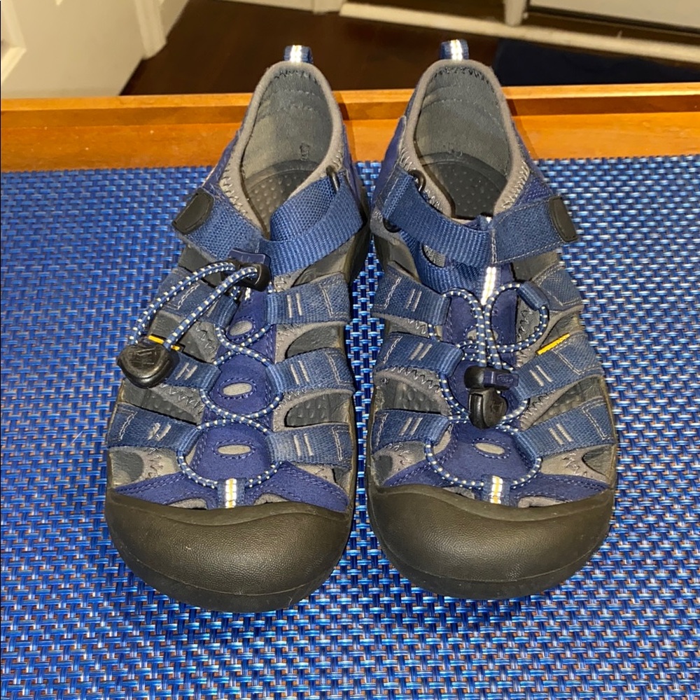 Keen Newport H2O, Big kids 6, fits women’s 7.5-8 gently used